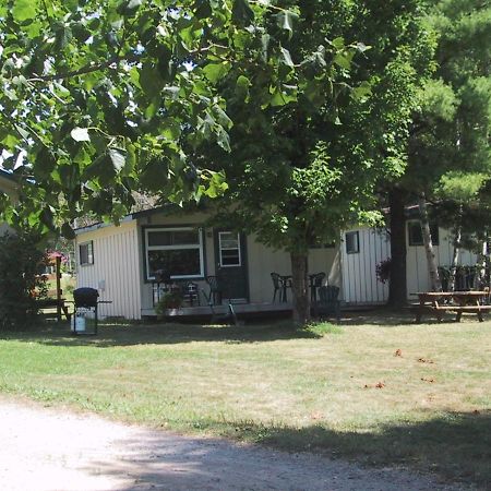 Colonial Bay Motel And Cottages Huntsville Eksteriør billede