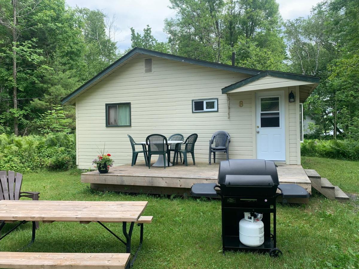 Colonial Bay Motel And Cottages Huntsville Eksteriør billede
