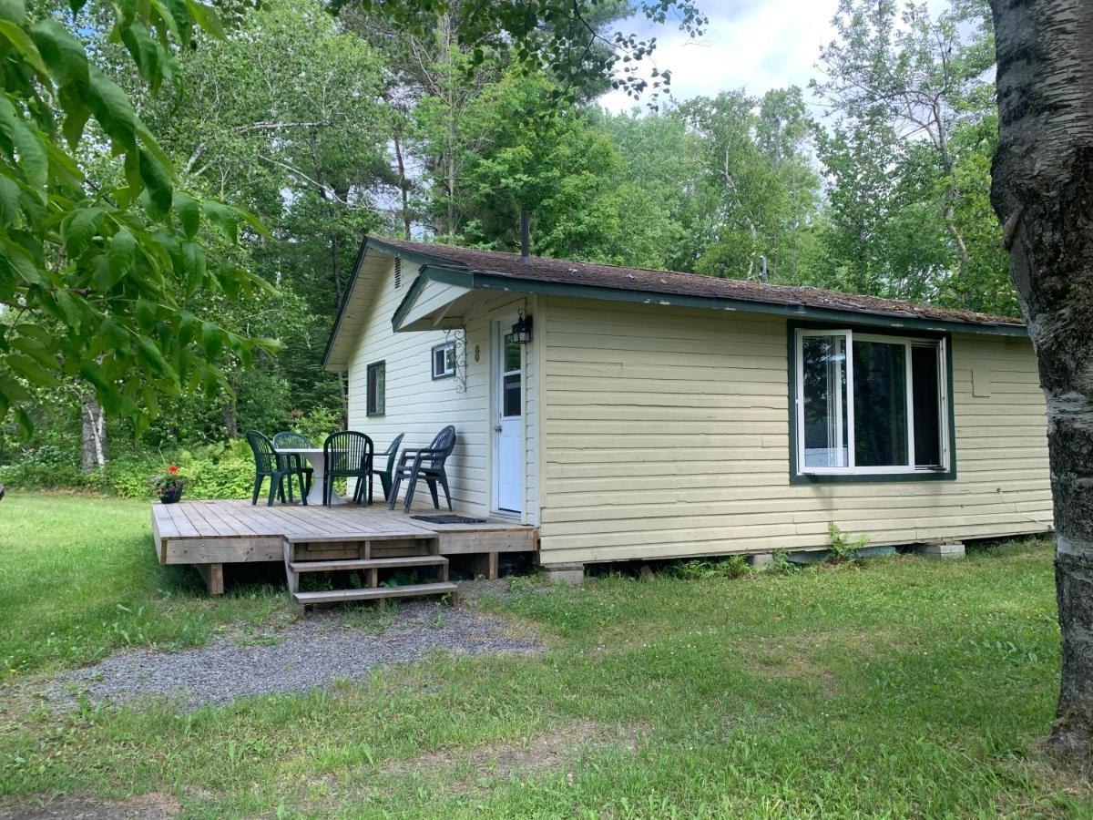 Colonial Bay Motel And Cottages Huntsville Eksteriør billede