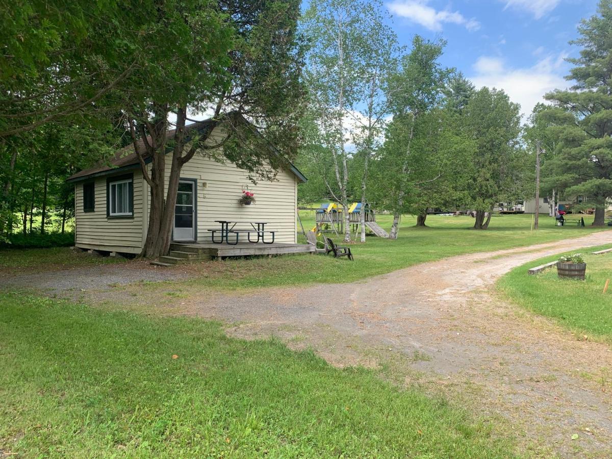 Colonial Bay Motel And Cottages Huntsville Eksteriør billede