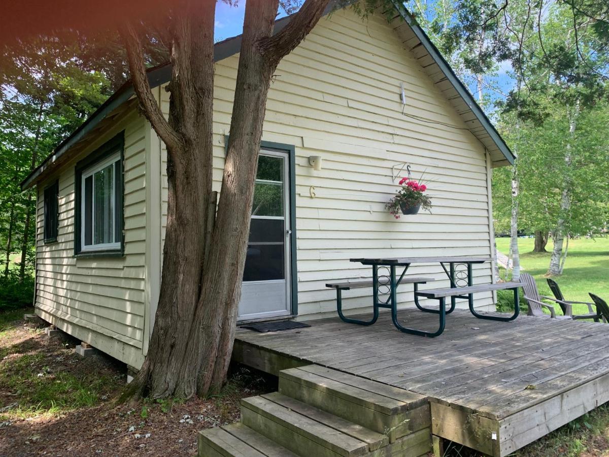 Colonial Bay Motel And Cottages Huntsville Eksteriør billede