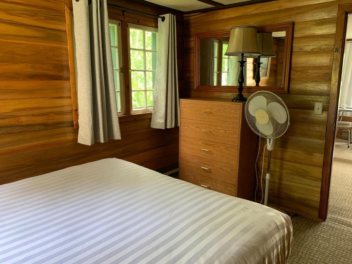 Colonial Bay Motel And Cottages Huntsville Eksteriør billede