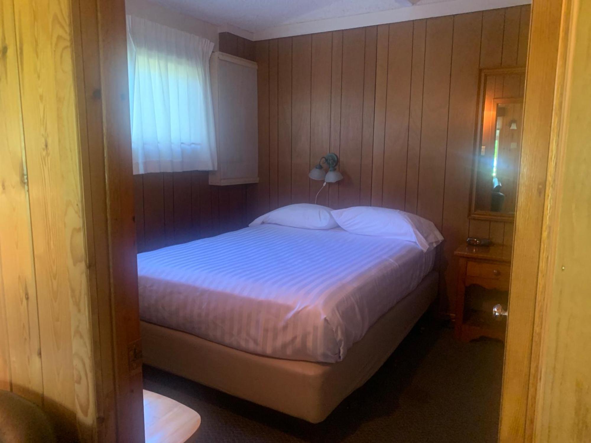 Colonial Bay Motel And Cottages Huntsville Eksteriør billede
