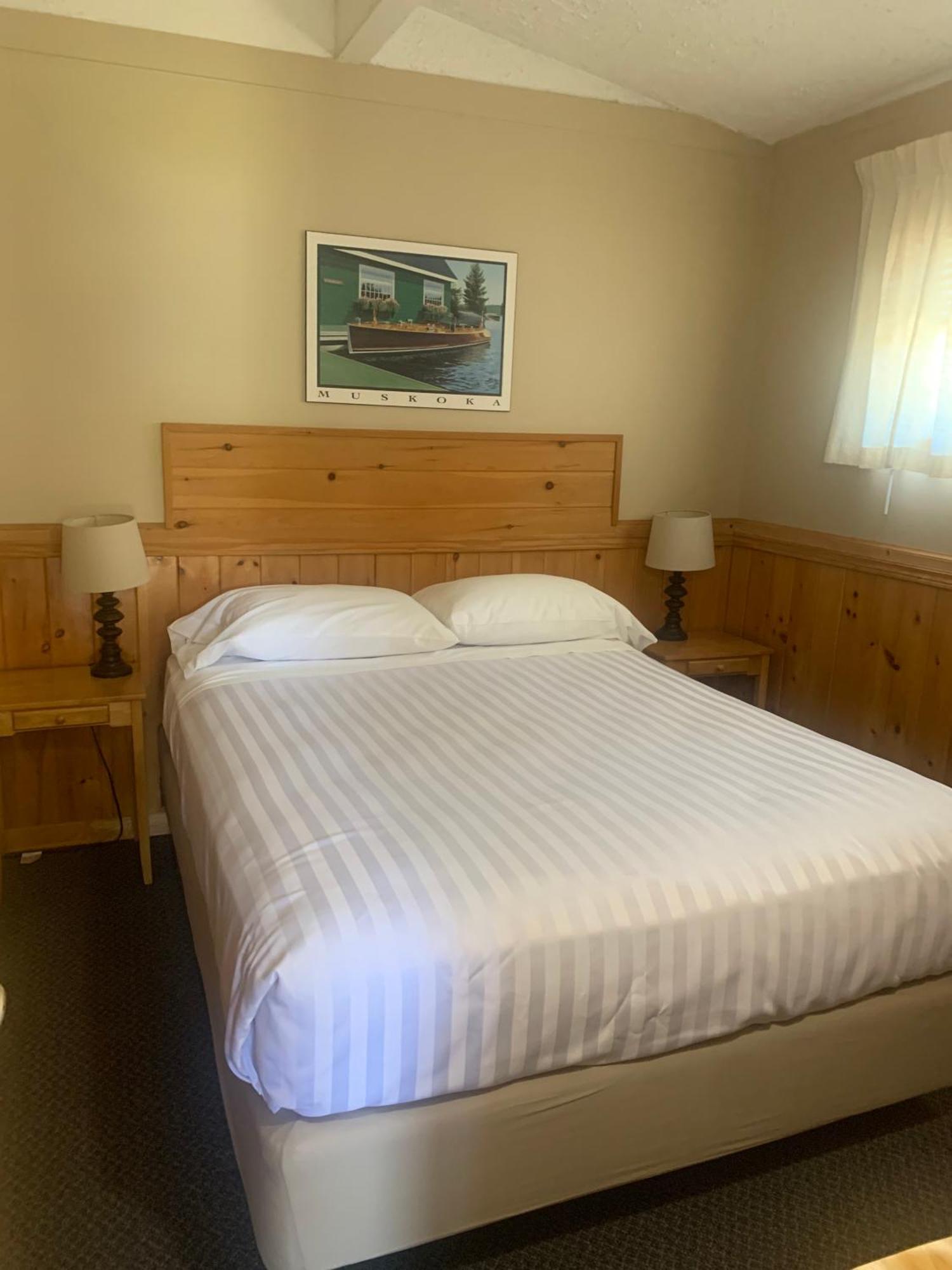 Colonial Bay Motel And Cottages Huntsville Eksteriør billede