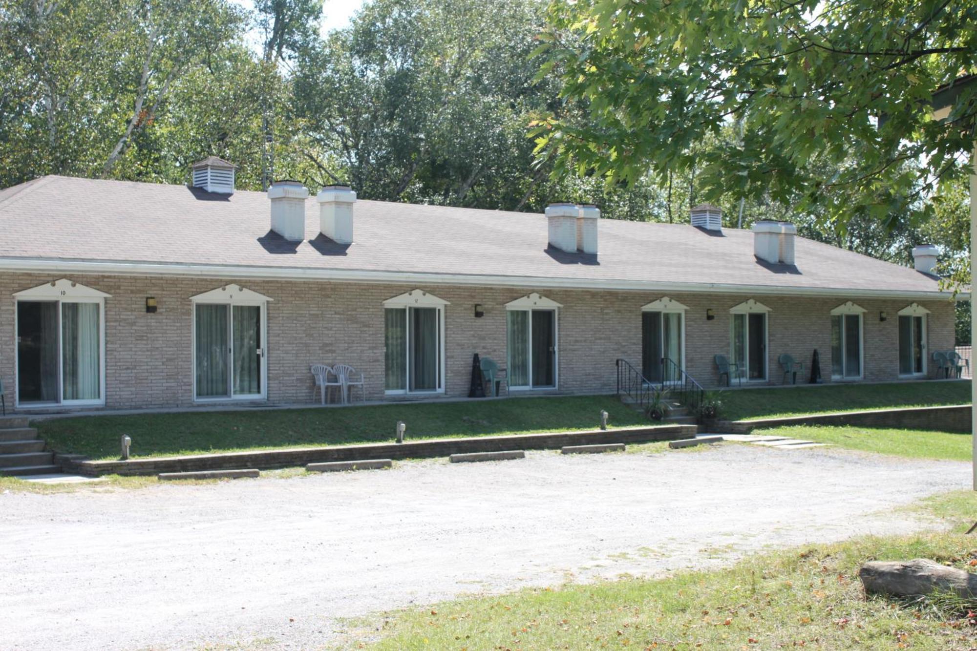 Colonial Bay Motel And Cottages Huntsville Eksteriør billede