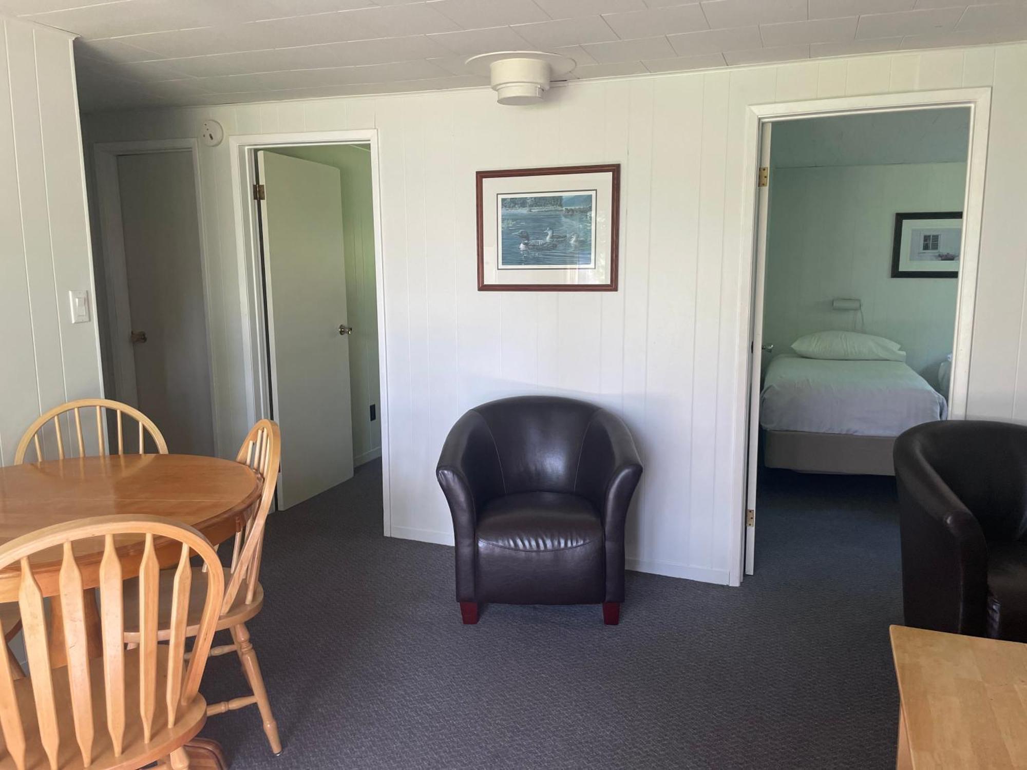Colonial Bay Motel And Cottages Huntsville Eksteriør billede