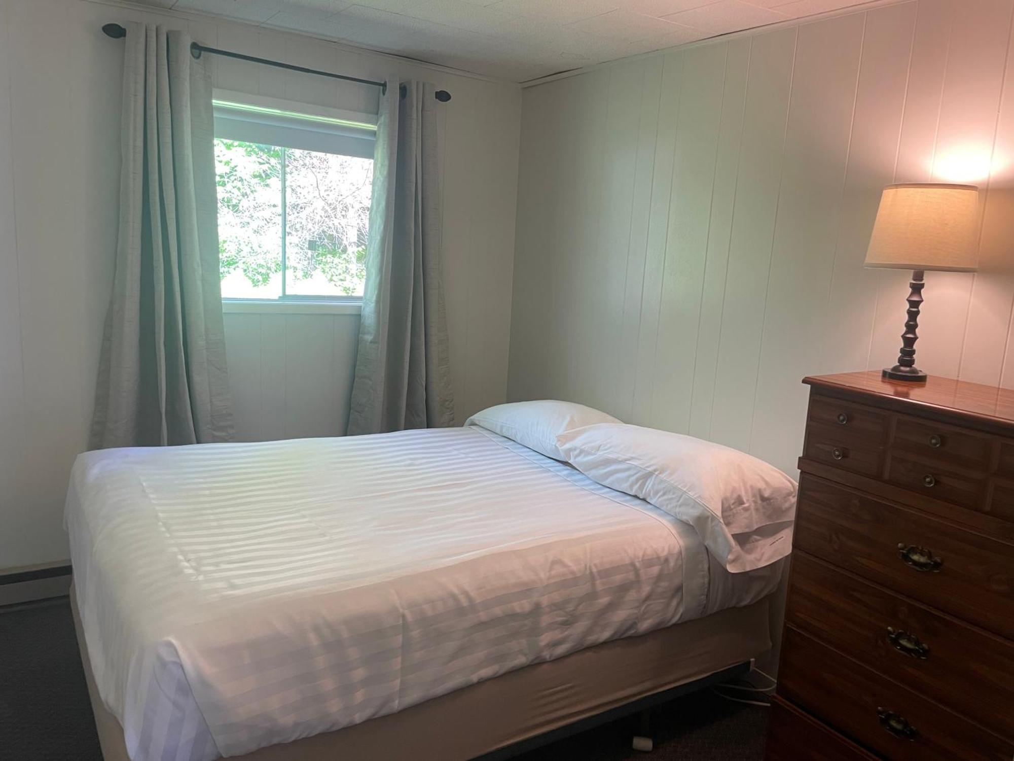 Colonial Bay Motel And Cottages Huntsville Eksteriør billede